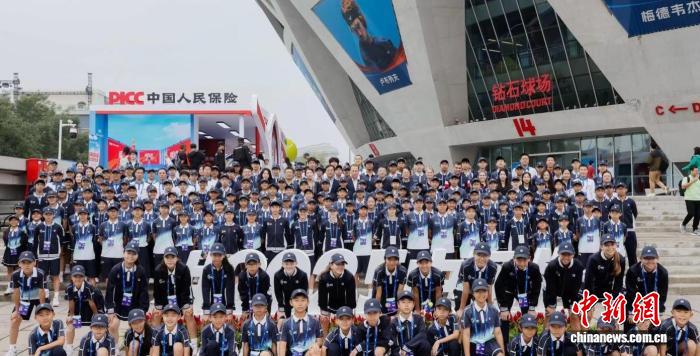 从校园到中网：育新球童的成长与梦想