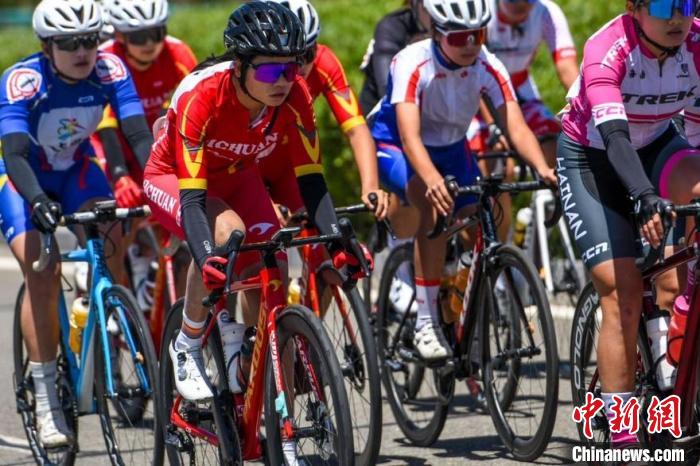 内蒙古鄂尔多斯站全国公路自行车锦标赛落幕 郝