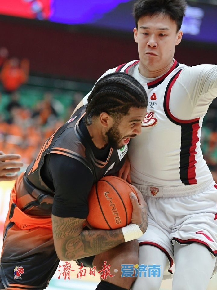 山东男篮惨败浙江稠州银行 双外援强势主导胜负