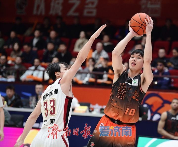 山东男篮惨败浙江稠州银行 双外援强势主导胜负