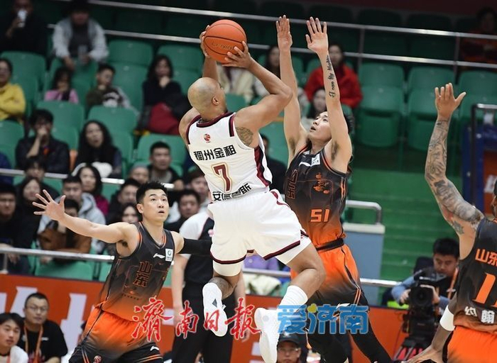 山东男篮惨败浙江稠州银行 双外援强势主导胜负