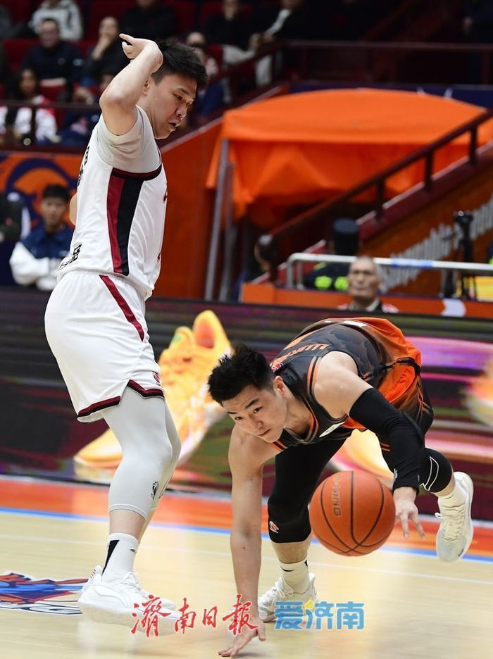 山东男篮惨败浙江稠州银行 双外援强势主导胜负