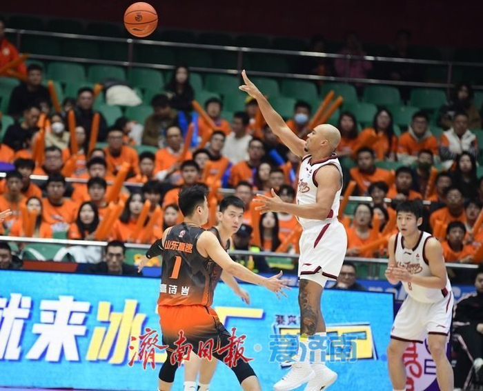 山东男篮惨败浙江稠州银行 双外援强势主导胜负