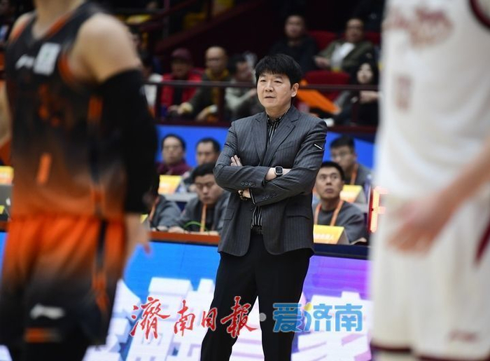 山东男篮惨败浙江稠州银行 双外援强势主导胜负