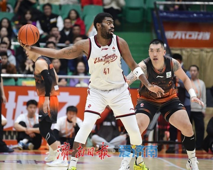 山东男篮惨败浙江稠州银行 双外援强势主导胜负