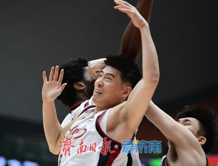 山东男篮惨败浙江稠州银行 双外援强势主导胜负