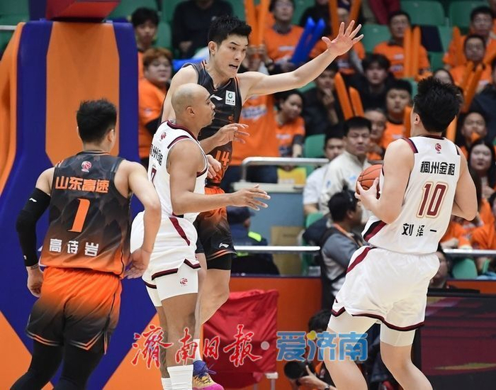 山东男篮惨败浙江稠州银行 双外援强势主导胜负