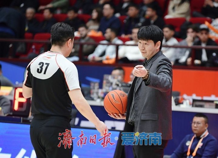 山东男篮惨败浙江稠州银行 双外援强势主导胜负