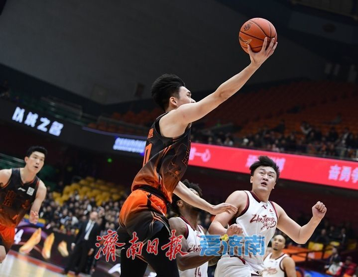山东男篮惨败浙江稠州银行 双外援强势主导胜负