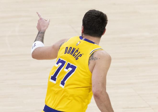 东契奇单场60分创历史纪录 湖人背靠背擒热火