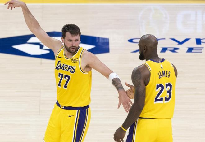 东契奇单场60分创历史纪录 湖人背靠背擒热火