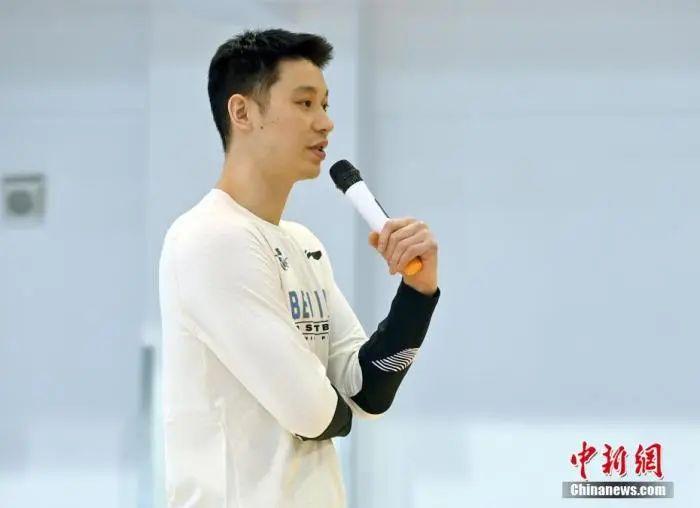 林书豪CBA表现低迷引粉丝不满，C罗梅西老去引发