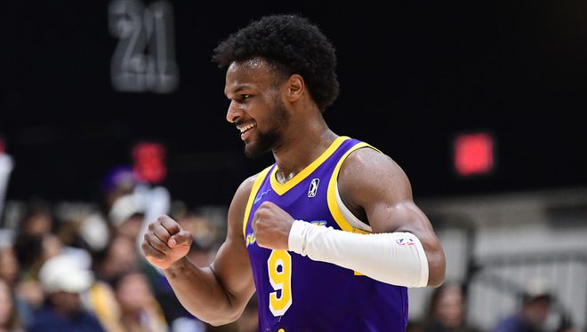 布朗尼父子同台亮相湖人赛 精准表现引发关注