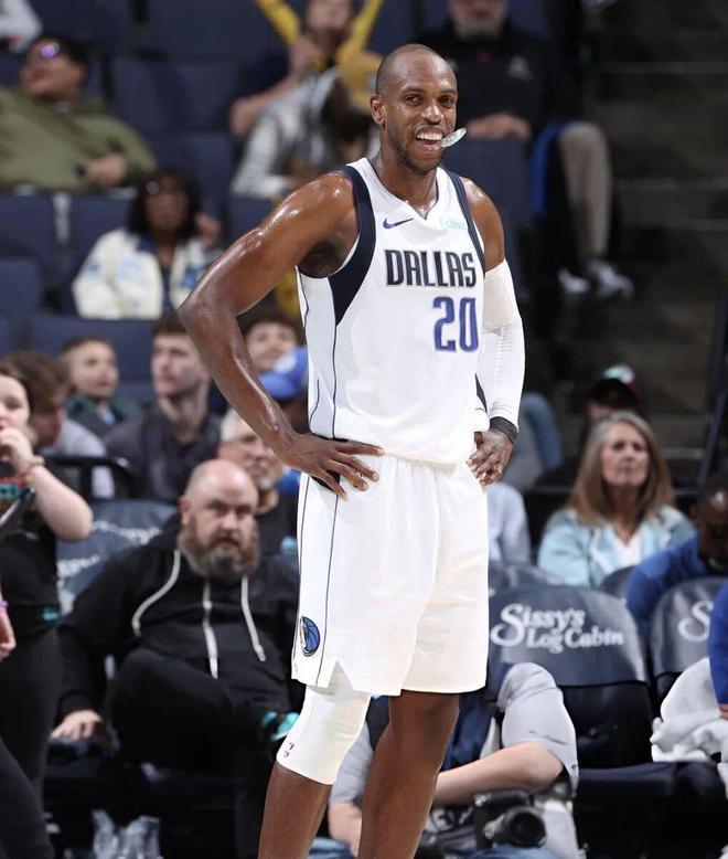 米德尔顿替补轰35+创四年来新高 独行侠客场力克