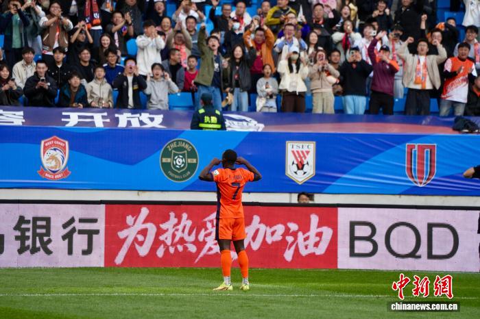 青岛海牛力克河南队 赢得保级关键战