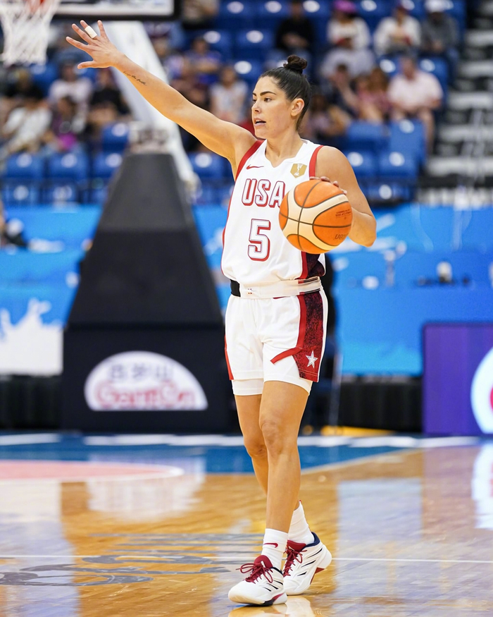 WNBA球星凯尔西-普拉姆正式告别UA品牌